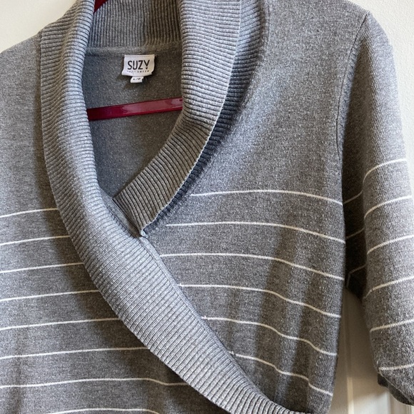 Suzy Shier cute striped top in size L - Picture 3 of 4